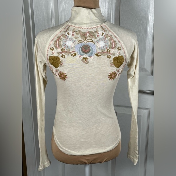 Free People Embroidered Ivory Long Sleeve Tee with Mock Turtleneck. Size XS - Picture 10 of 12